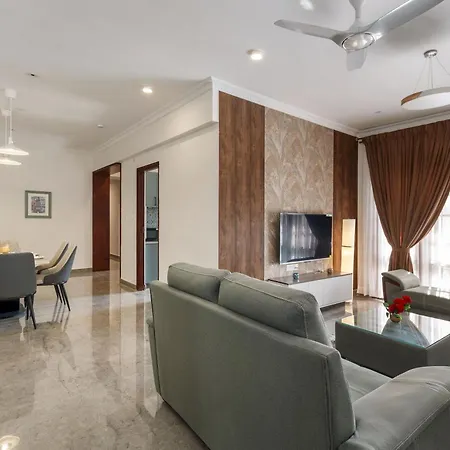 Emerlad Apartment 201 Nr Mg Road Housekeeping